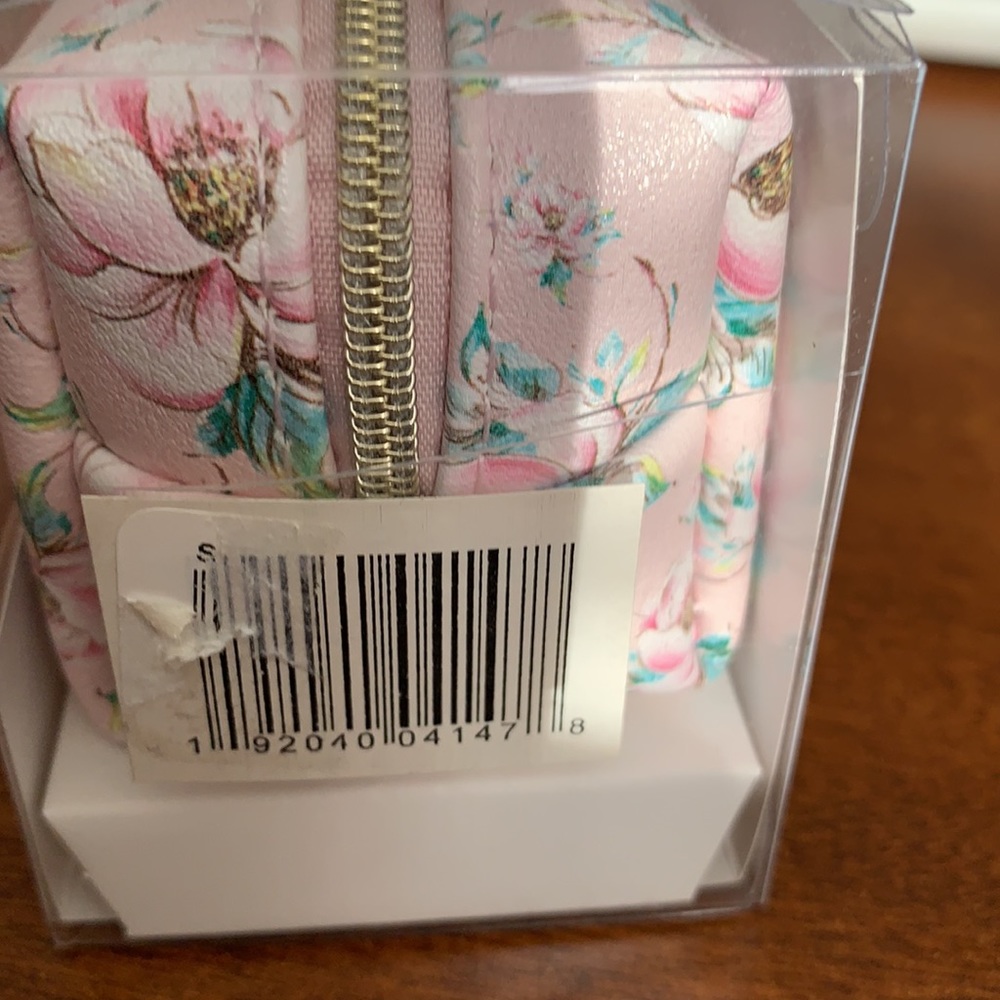 Bridal essentials - Picture 4 of 5